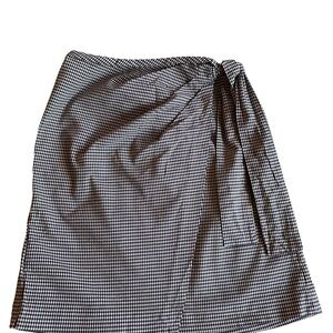 Massimo Dutti Black and White Houndstooth Asymmetrical Mini Skirt Size 4